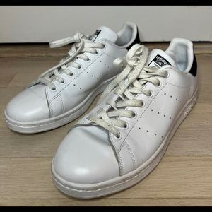 White adidas stan smith's with black accents and an
air plus insole